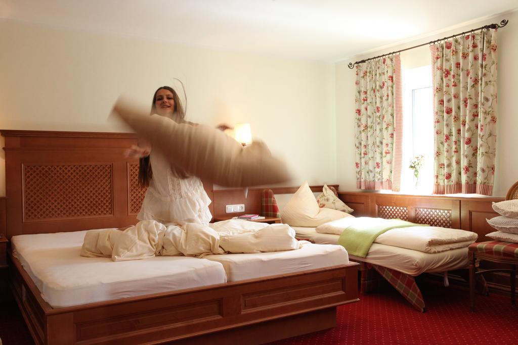 Die Lilie / Hotel Garni รอยท์เทอ ภายนอก รูปภาพ
