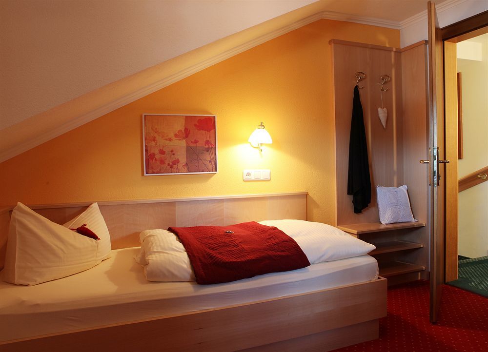 Die Lilie / Hotel Garni รอยท์เทอ ภายนอก รูปภาพ