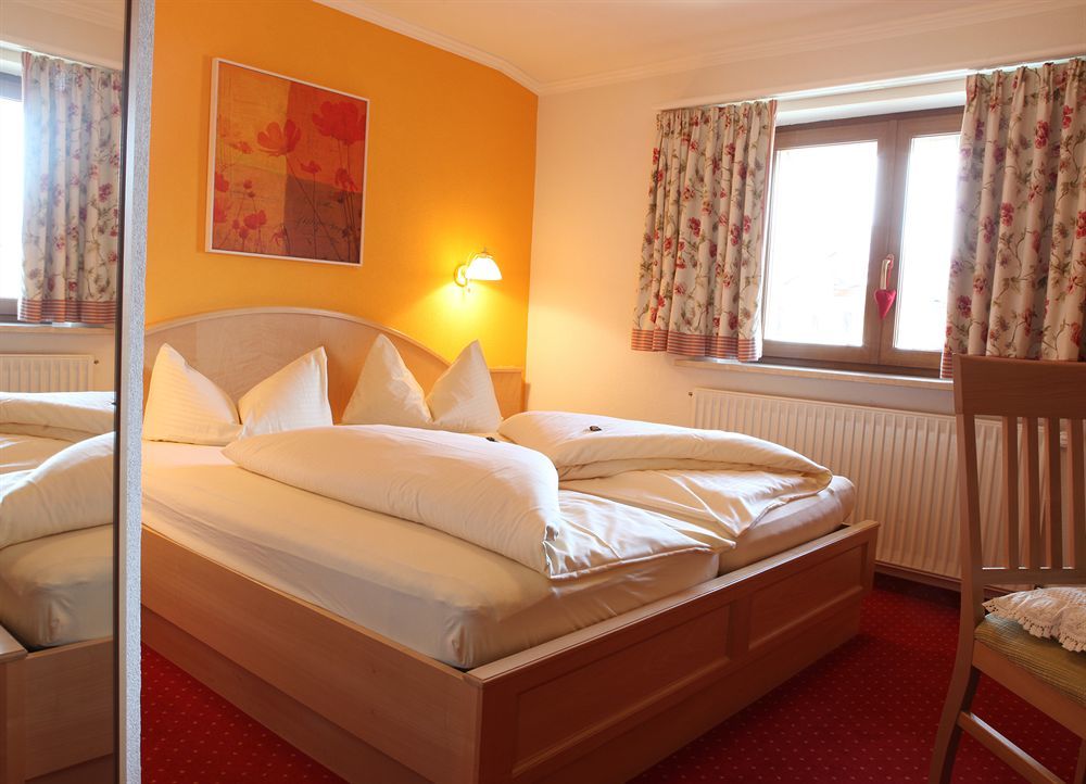 Die Lilie / Hotel Garni รอยท์เทอ ภายนอก รูปภาพ